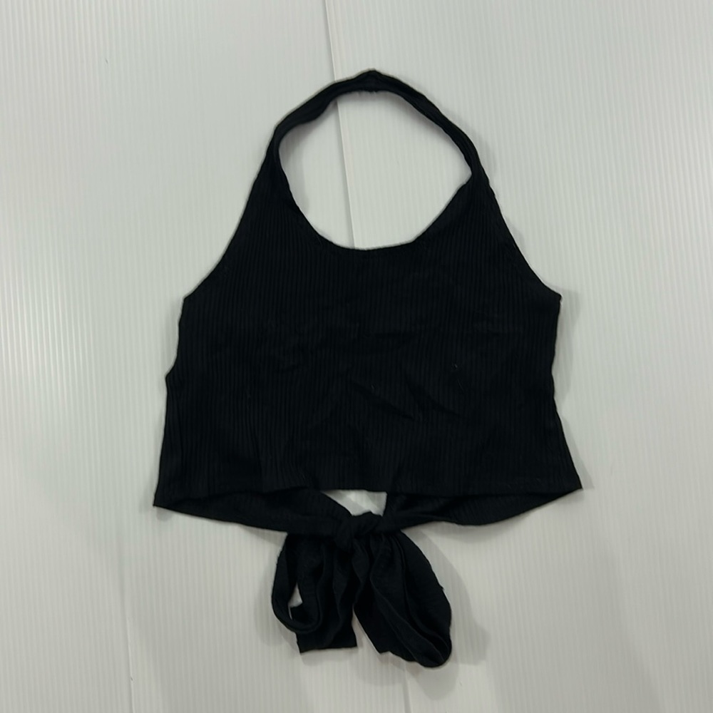 J35. ROMWE Black Ribbed Halter top (XS)